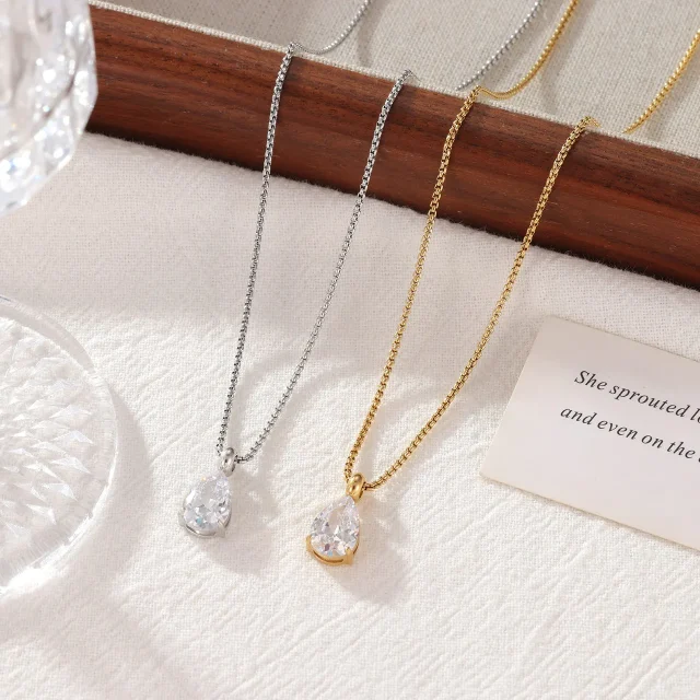 The Oryn Stone Pendant